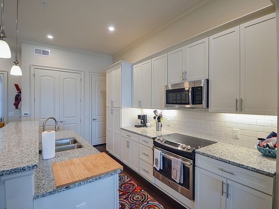 5th image of 701 Russell St Unit 233