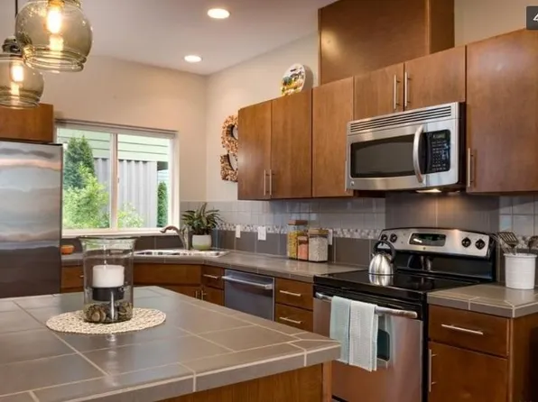 446 N 130th St, Seattle, WA 98133