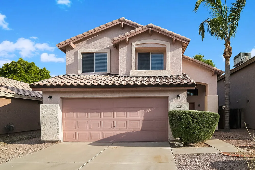 3 bed, 2.0 bath, 1638 sqft, $2,360 — Photo 1