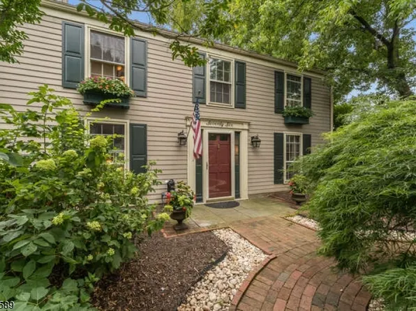 76 Center St, Clinton Town, NJ 08809
