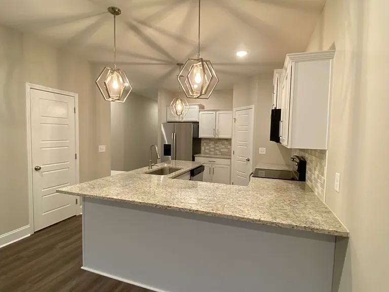 1027 Glenkirk Dr — Photo 5
