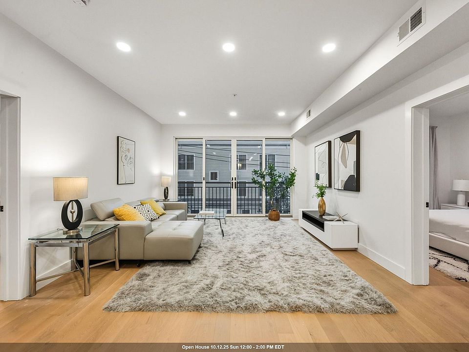 1st image of 160 Brunswick St #302