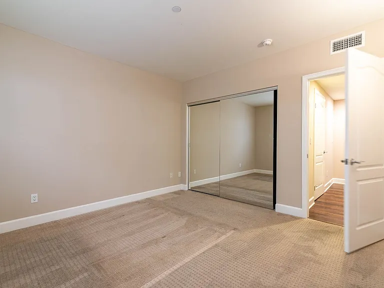 1522 Amherst Ave #102 — Photo 8