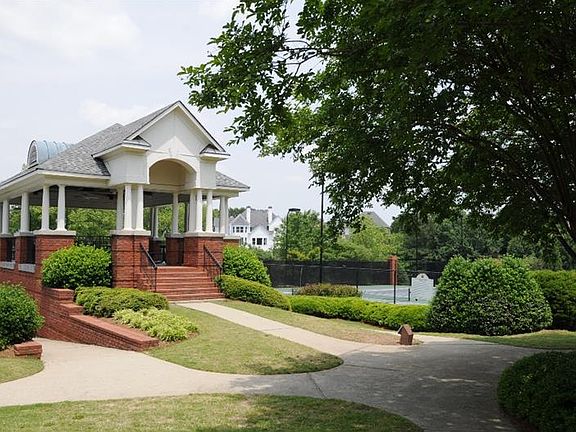 4th image of 2207 Lasalle Dr