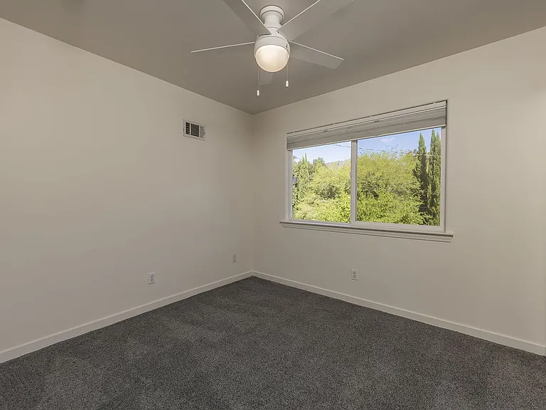 304 El Conejo Dr — Photo 14
