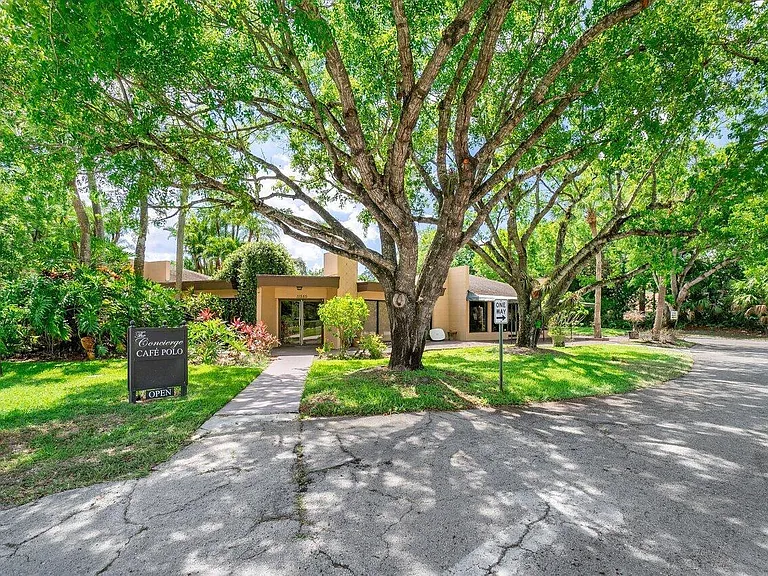 11863 Wimbledon Cir #433 — Photo 39
