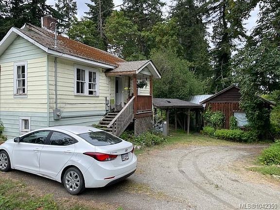 3rd image of 220 Fulford Ganges Rd