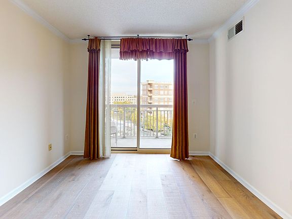 5th image of 3835 9th St #806E