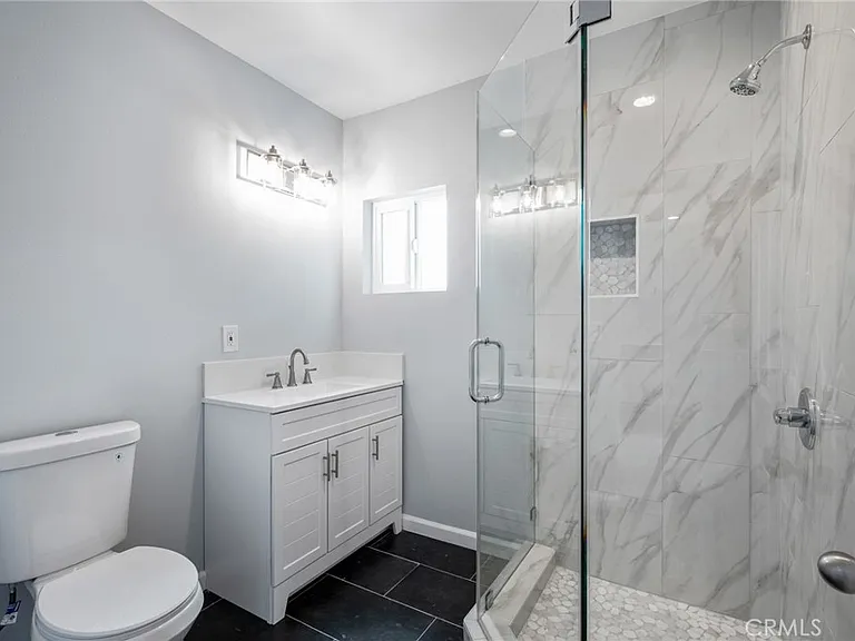 1516 E Young St — Photo 13
