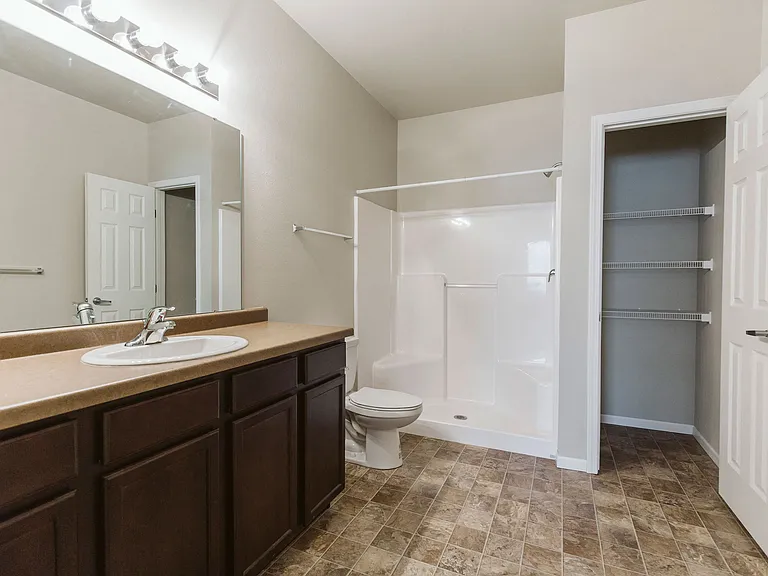 Diamond Bend Apartments — Photo 11