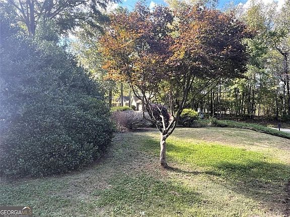 2nd image of 31 Williamsburg Dr NW