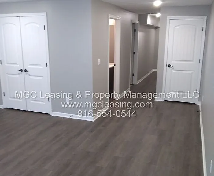 9324 N Main St — Photo 26