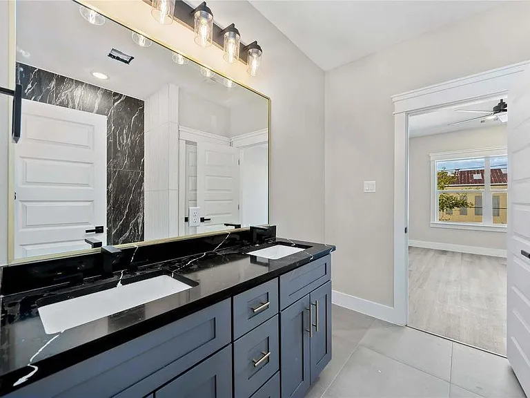 4624 Mayflower St #B — Photo 35