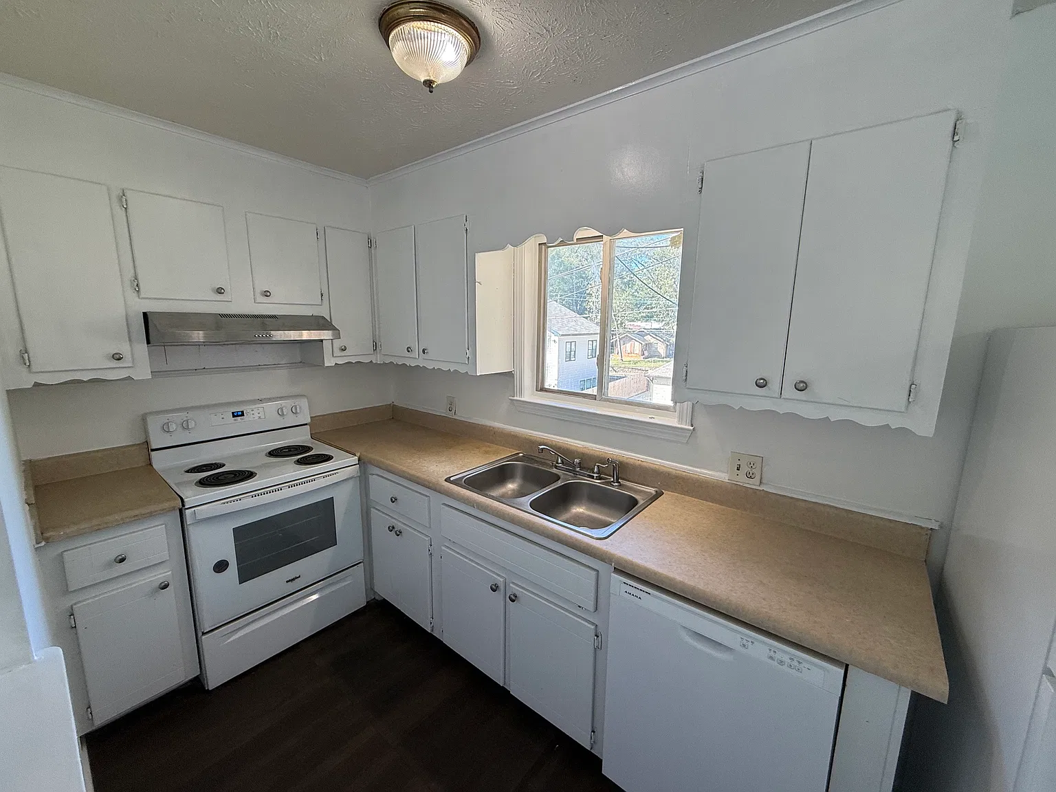 110 Johnson St — Photo 4