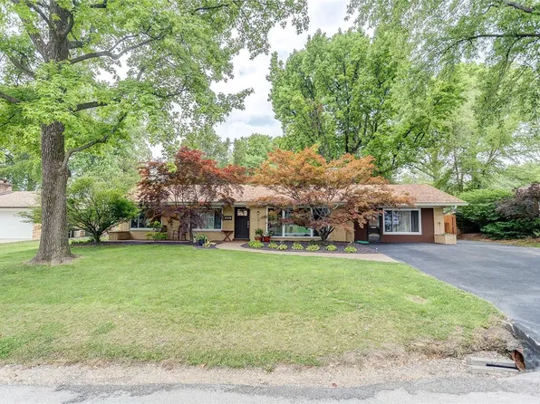 919 Kernon Dr, Belleville, IL 62223