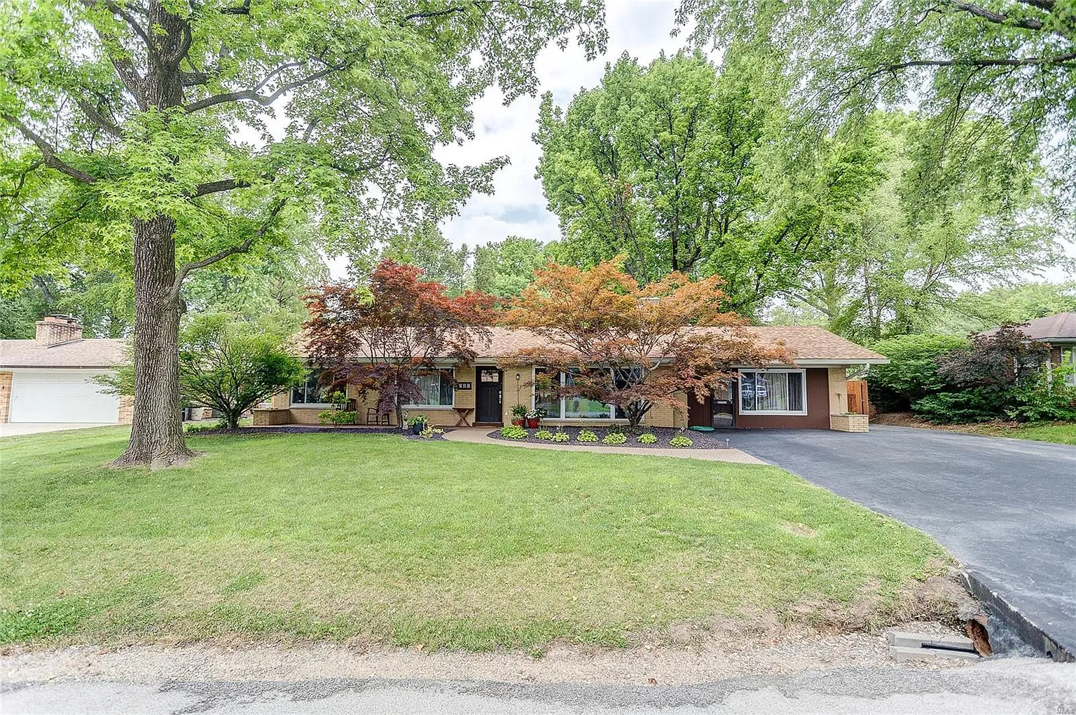 919 Kernon Dr photo 1