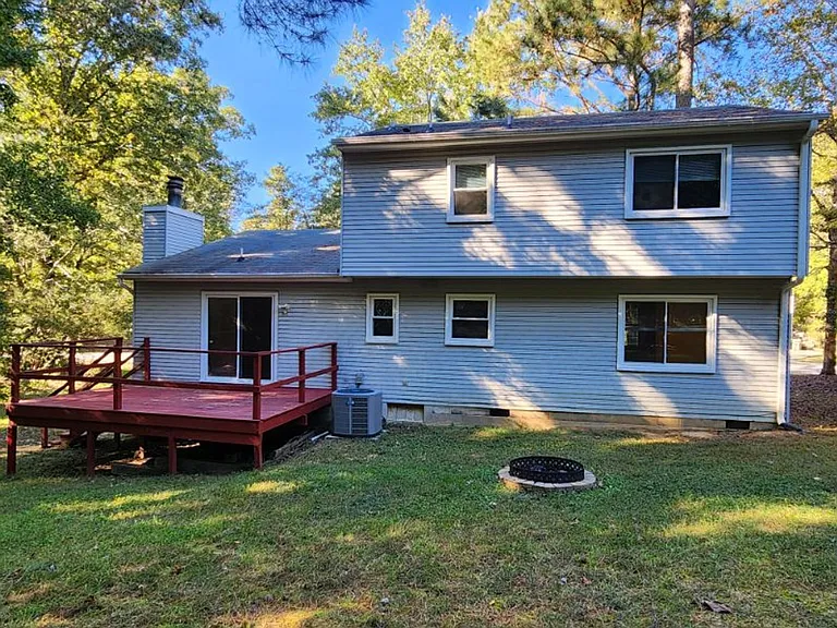 102 Chapel Hill Ln — Photo 17