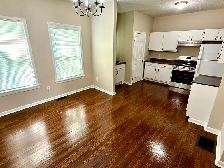 463 Averill Ave — Photo 6