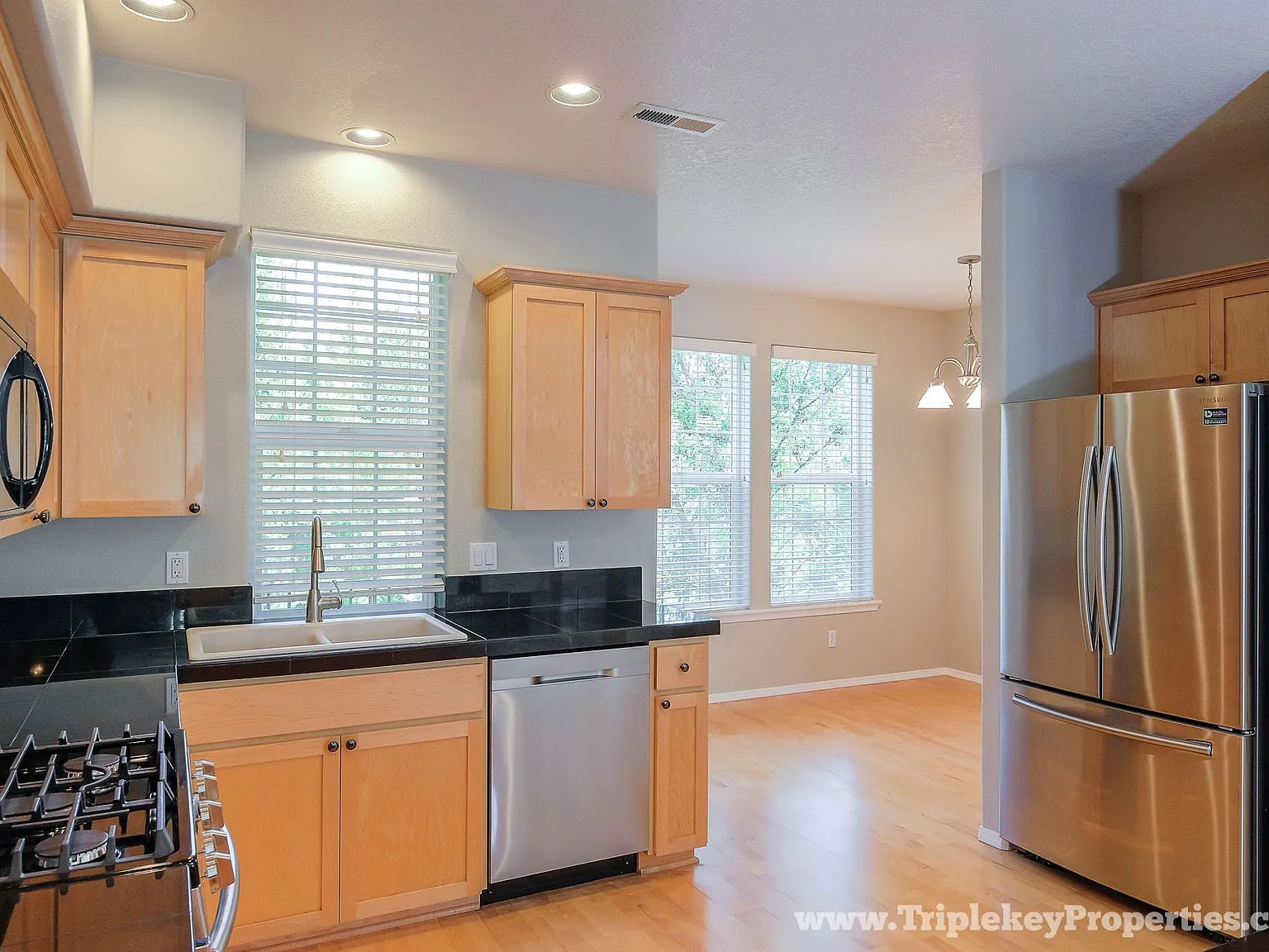 3 bed, 3.5 bath, 1750 sqft, $2,600 — Photo 4