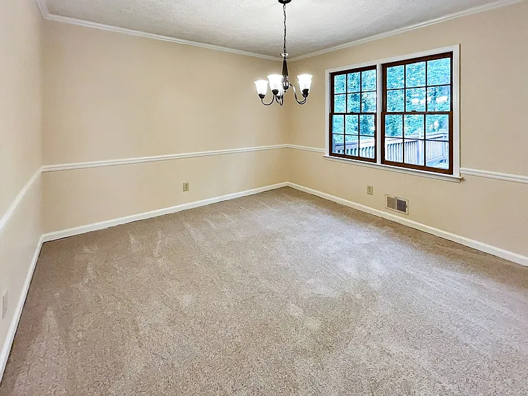 2491 Annandale Dr — Photo 15