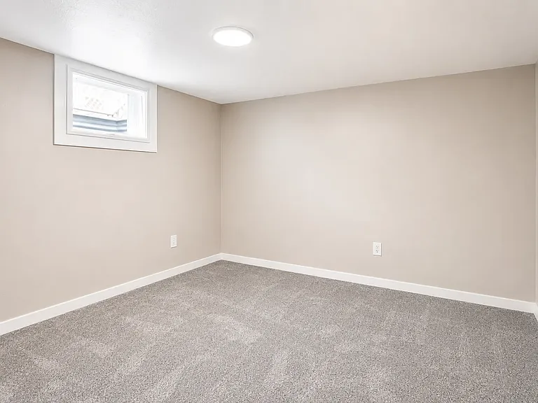 736 Jackson St — Photo 8