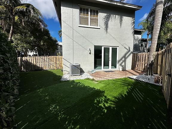 4th image of 432 SW 14th Ct #432