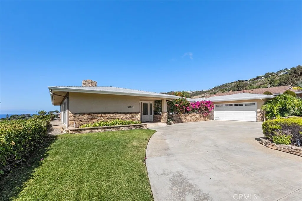 4 bed, 2.5 bath, 2653 sqft, $12,500 — Photo 3