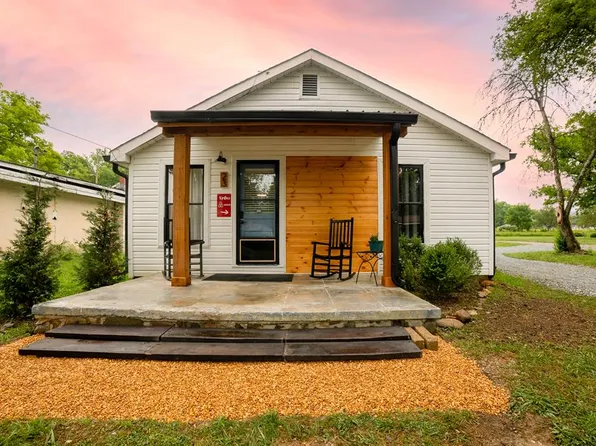 23 Cody St, Robbinsville, NC 28771