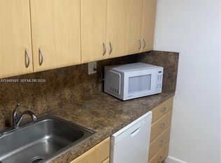 7201 Miami Lakes Dr APT B14, Hialeah, FL 33014