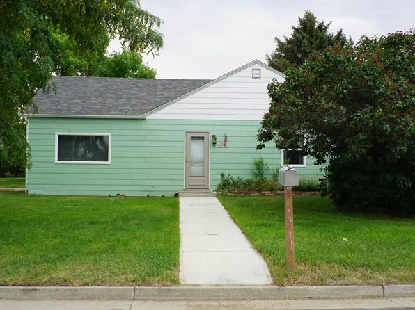 906 E North, Powell, WY 82435