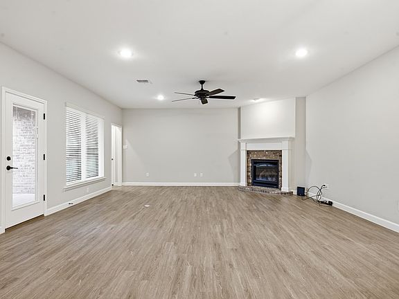 5th image of 6104 Lampasas Ct