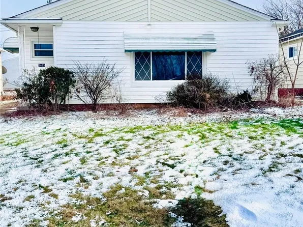 3415 Center Dr, Parma, OH 44134