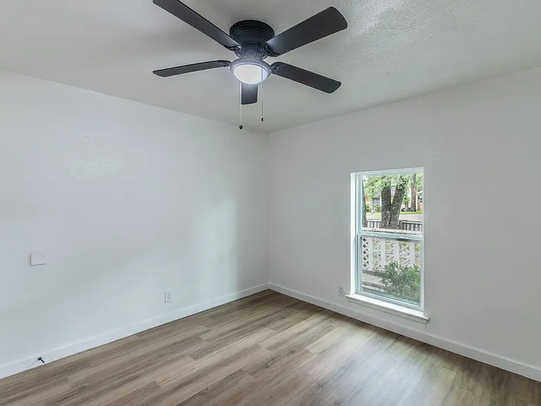 7516 Olusta Dr — Photo 17