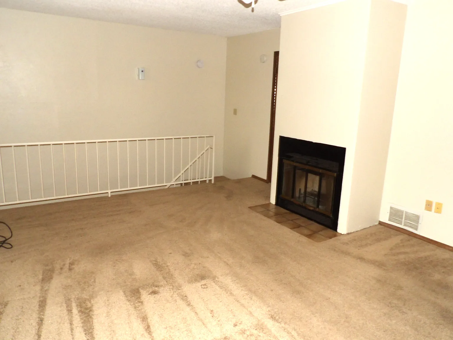 3 bed, 1440 sqft, $995 — Photo 2