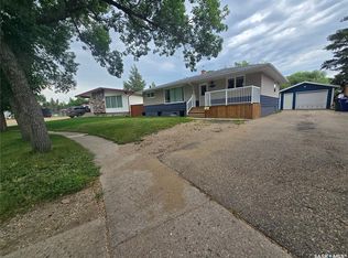 98 13th St NE, Weyburn, SK S4H1L1