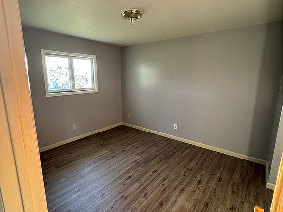 3rd image of 28 Wilderness Ln