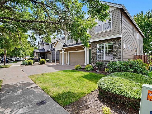 3rd image of 3520 SE Shoreline Dr