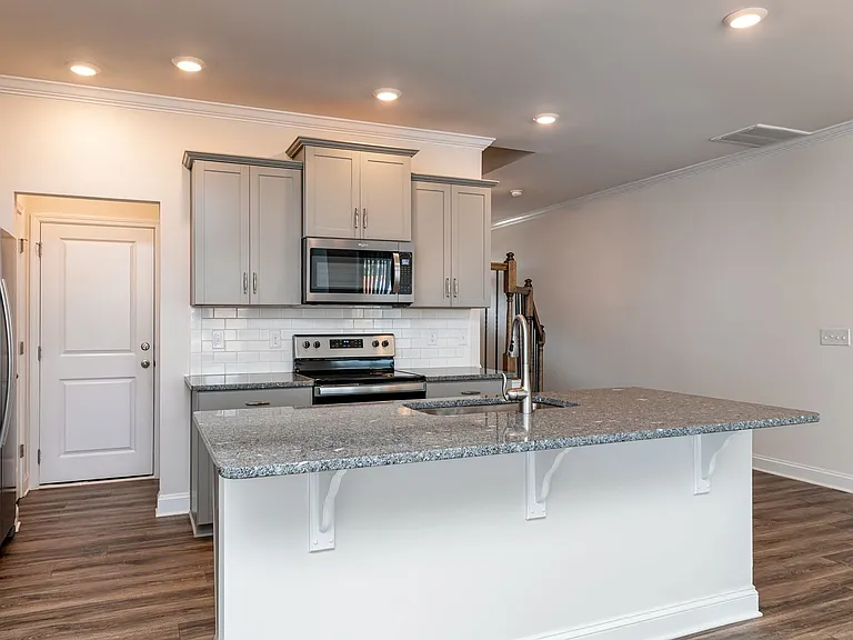 437 Yellow Fox Rd — Photo 4