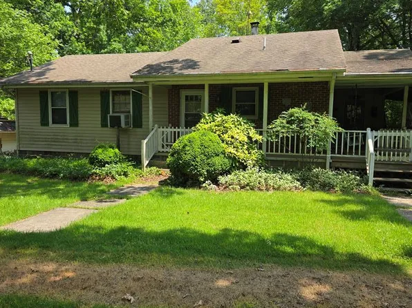 1052 Whitt Farm Trl, Virgilina, VA 24598