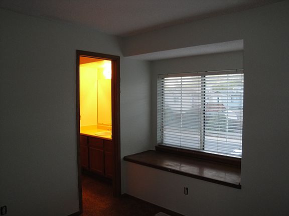 2nd Bedroom Jack-n-Jill Bath