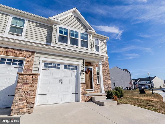 3rd image of 1409 Flintshire Dr