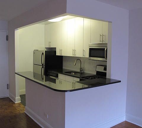 3rd image of 425 W 57th St APT 4C