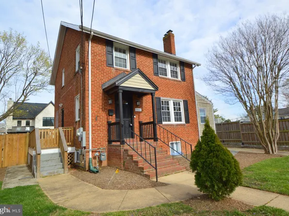 2441 N McKinley St, Arlington, VA 22207
