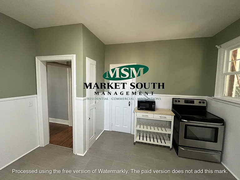 56 E 219 — Photo 27