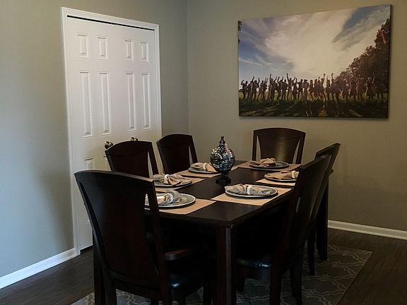 3rd image of 938 W Summerfield Glen Cir