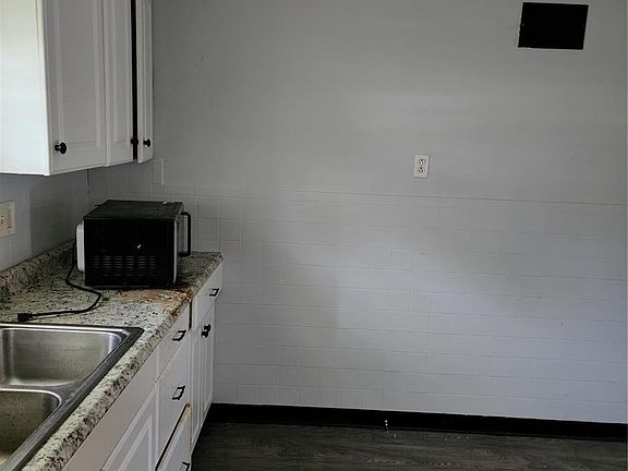 5th image of 4023 Darby St