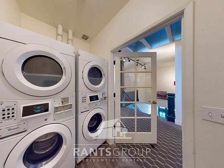 Thompson Apartments — Photo 7