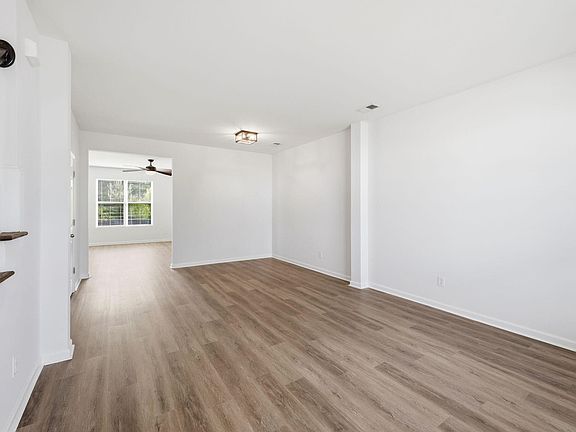 4th image of 193 Meadow Wood Rd