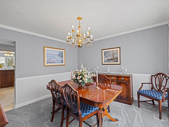 4th image of 257 Jacklin Dr