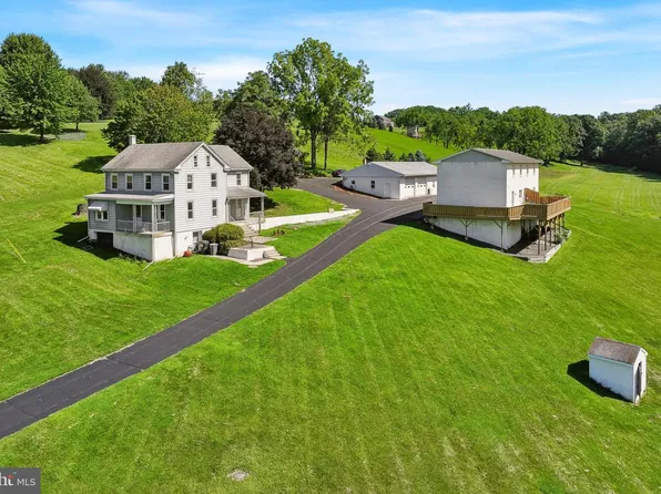 1010 N Ironstone Dr, Boyertown, PA 19512